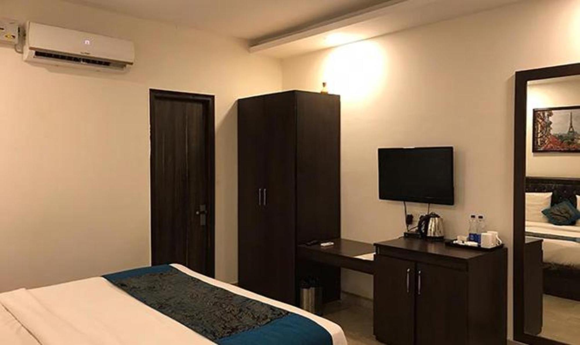 Fabhotel La Gracia Resort Morjim Eksteriør bilde